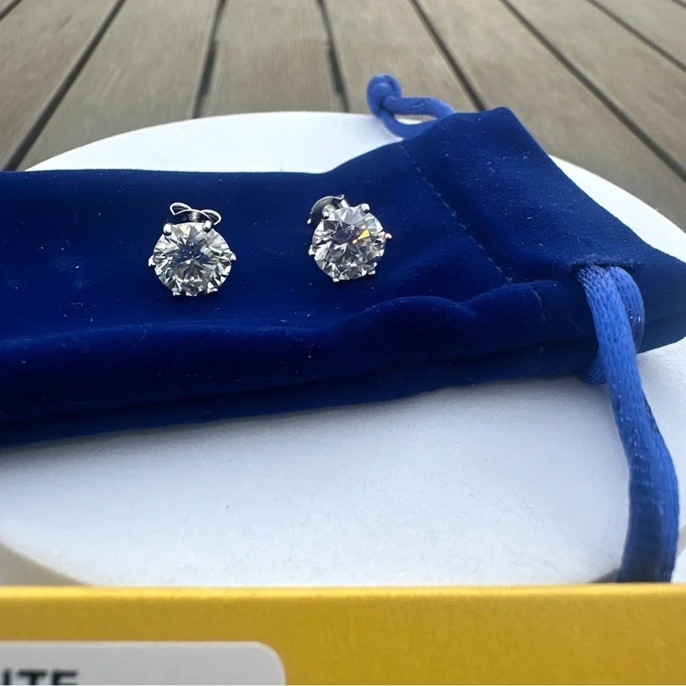 Moissanite Round Earrings 2CT with Blue Pouch